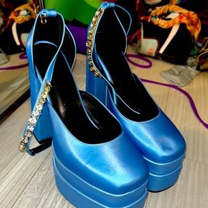 Size 7 light blue 4 inch heels with diamond straps. Only worn once